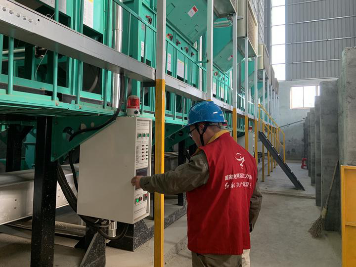 稻谷飄香電烘干！國(guó)網(wǎng)海鹽縣供電公司電能替代助農(nóng)忙